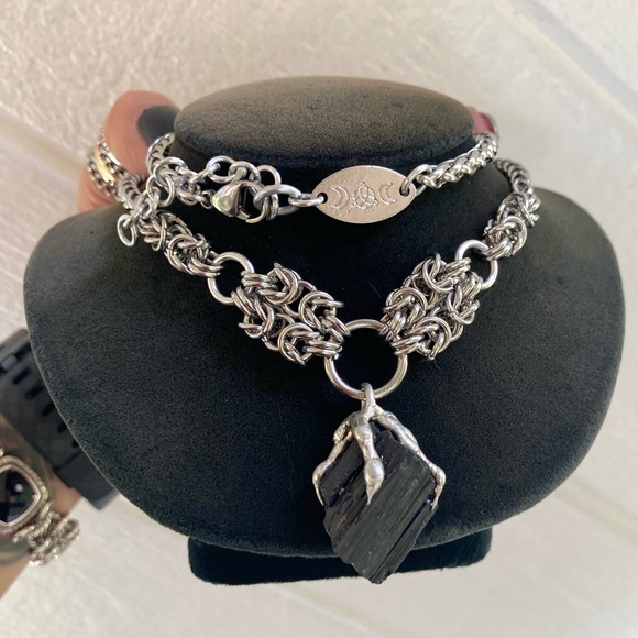 Handmade maille black tourmaline gemstone boho goth silver stone necklace - Picture 6 of 14